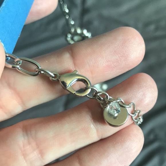 3/30$ Simply Vera-Vera Wang beaded and rhinestone necklace.Brand New never worn. - Picture 5 of 7